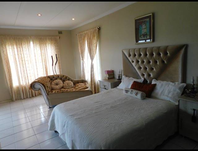 3 BEDROOM HOUSE FOR SALE IN UMHLATUZANA
